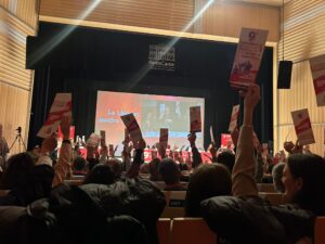 Un momento de votación a mano alzada durante el IX Congreso Autonómico