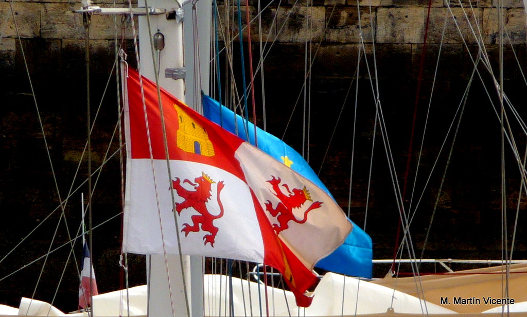 Banderas de Castilla y León y de la Unión Europea