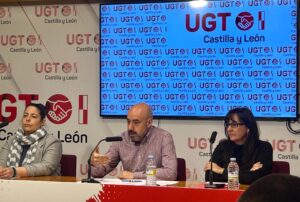 Óscar Lobo, secretrio general, acompañado de Ana Martín, vicesecretaria de administración y Toñi Guerrero, vicesecretaria de políticas públicas de UGT Castilla y León. 